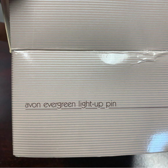 Avon evergreen light up pin Holiday Pinecone and Berry NIB 1991 - Picture 5 of 5